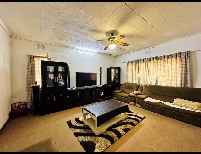 4 BEDROOM HOUSE FOR SALE IN LAMBTON